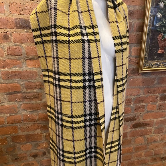 Burberry scarf for women - Picture 2 of 9